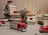 Brennende Lagerhalle auf der Planübungsplatte