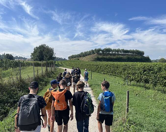 Die Jugendlichen auf einer Wanderung