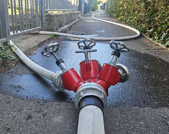 Der Verteiler mit einem angeschlossenen Löschrohr