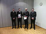 Das Ehrenzeichen der Stufe Bronze für 15 Jahre Einsatzdienst wurde an Karsten Timmerherm und Yannick Lacroix verliehen.