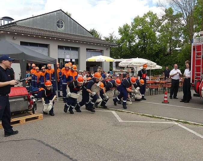 Teilnehmer der Leistungsspange bei der Schlauchstafette
