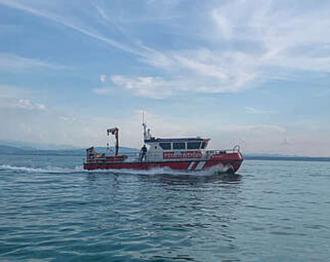 Arbeits- und Feuerlöschboot der Feuerwehr Friedrichshafen