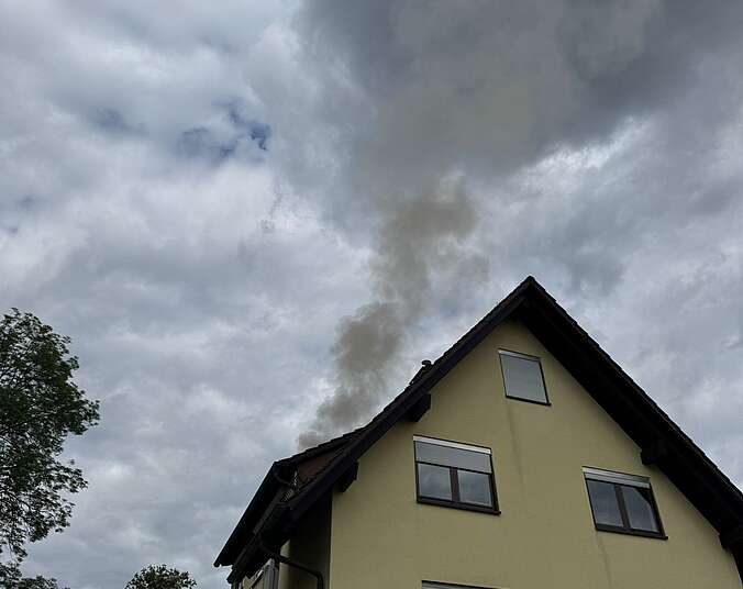 Rauchaustritt aus Wohngebäude