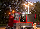 Feuerwehrlöschhilfe bei Nacht, man kann das Innere des Löschsystems erkennen