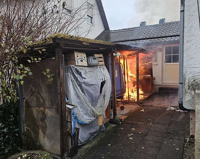 Brennender Unterstand