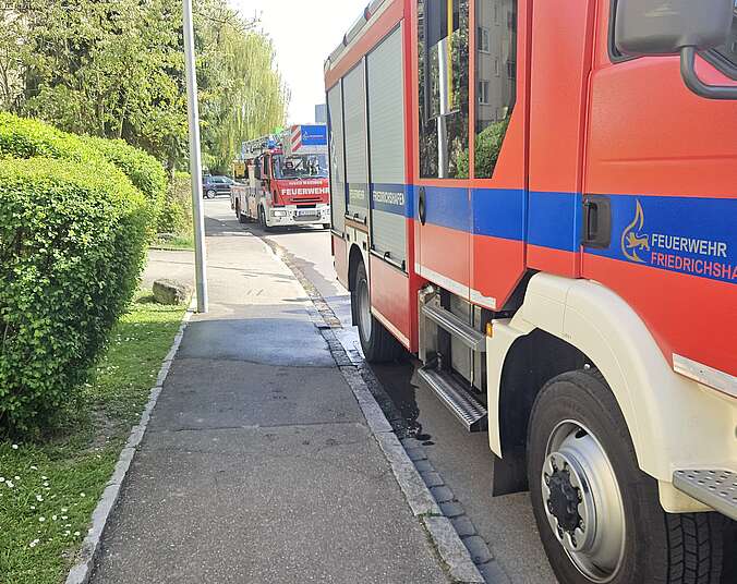 Die Einsatzfahrzeuge in der Kornblumenstraße